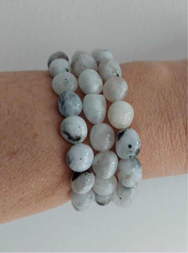 Regenboog maansteen nugget armband