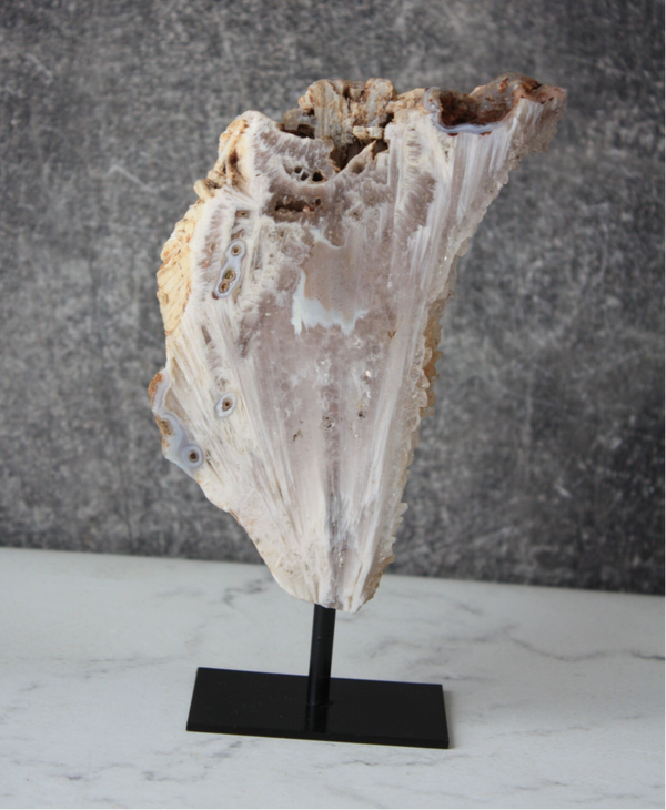 Roze amethist, chalcedoon op standaard 02