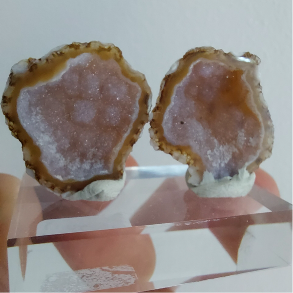 Tabasco agaat geode paartje op sokkel 01