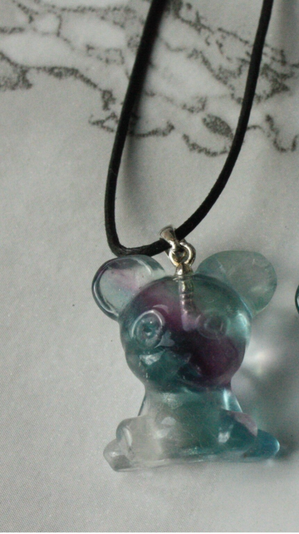 Fluoriet ketting hondje
