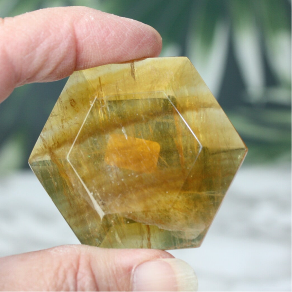 Gele fluoriet hexagon 01
