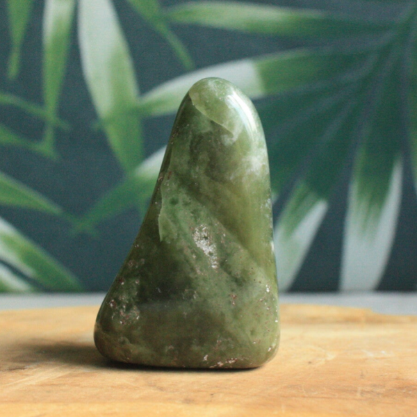 Groene granaat freeform (grossulaar) 01