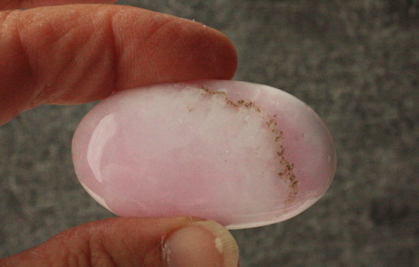 Roze aragoniet handsteen 02
