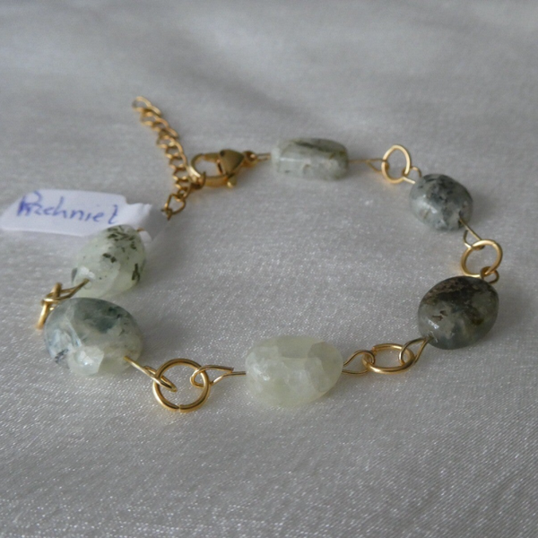 Armband prehniet