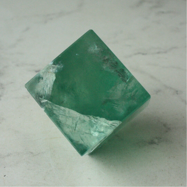 Groene fluoriet kubus 02