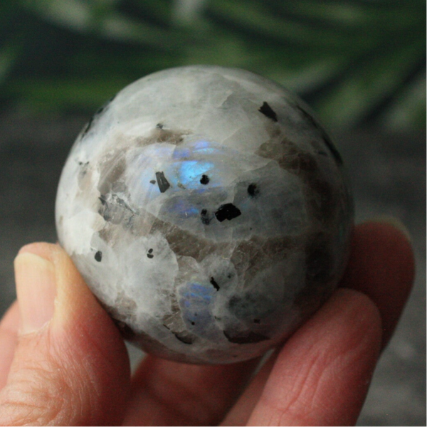 Regenboog maansteen bol 02