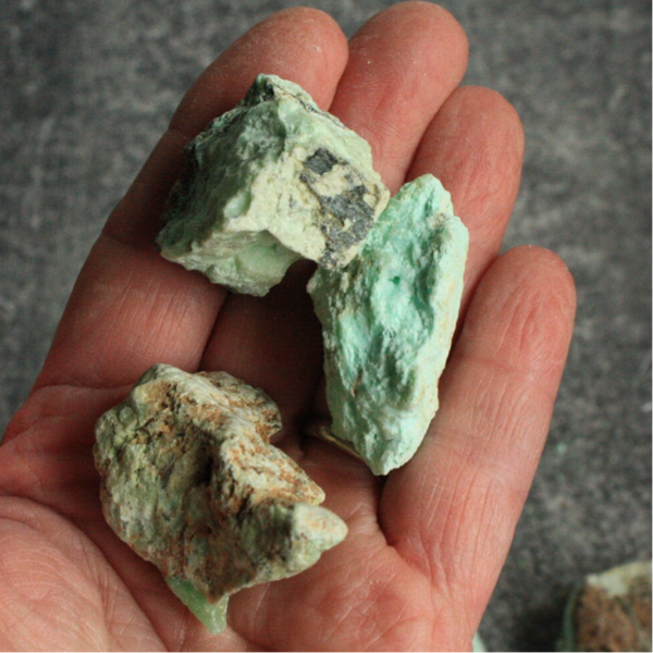 Chrysopraas ruw stukje