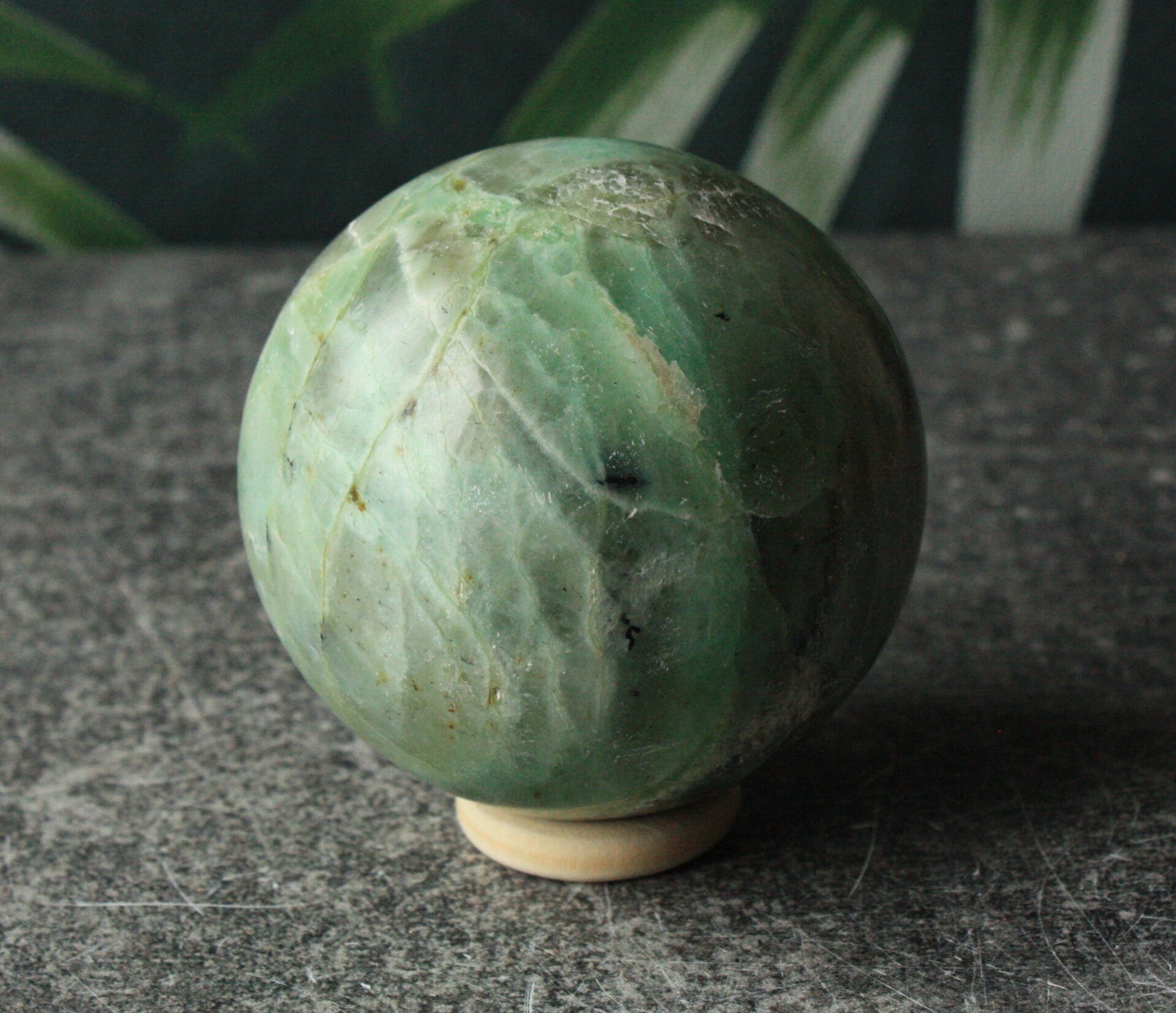 Groene maansteen bol 01