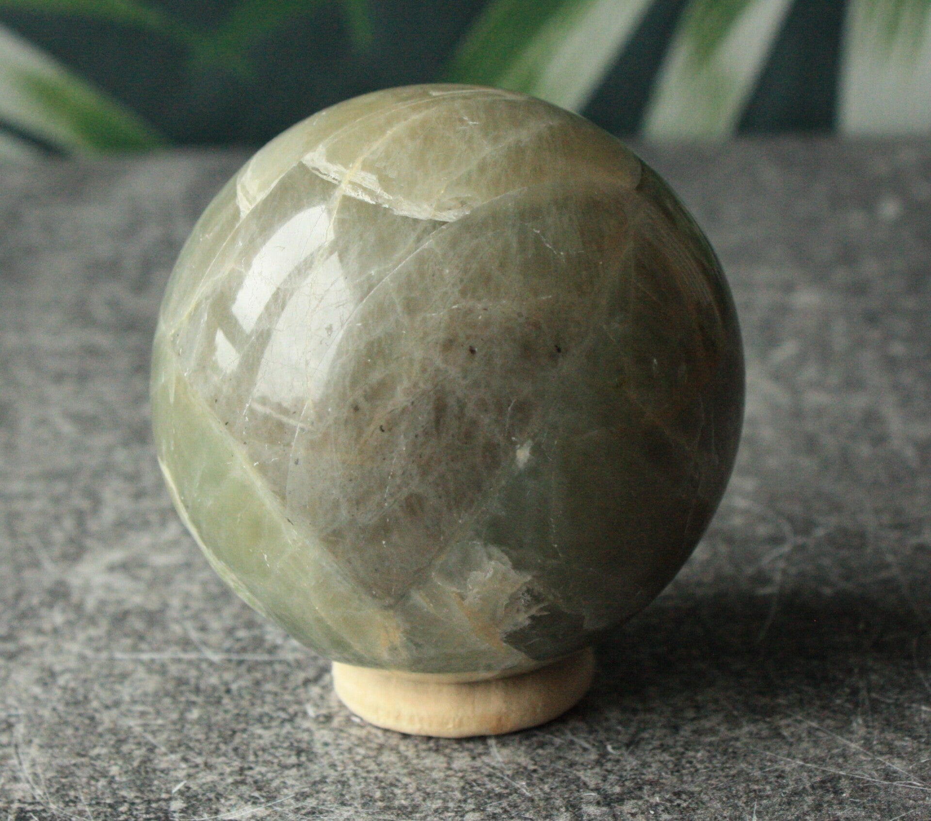 Groene maansteen bol 02