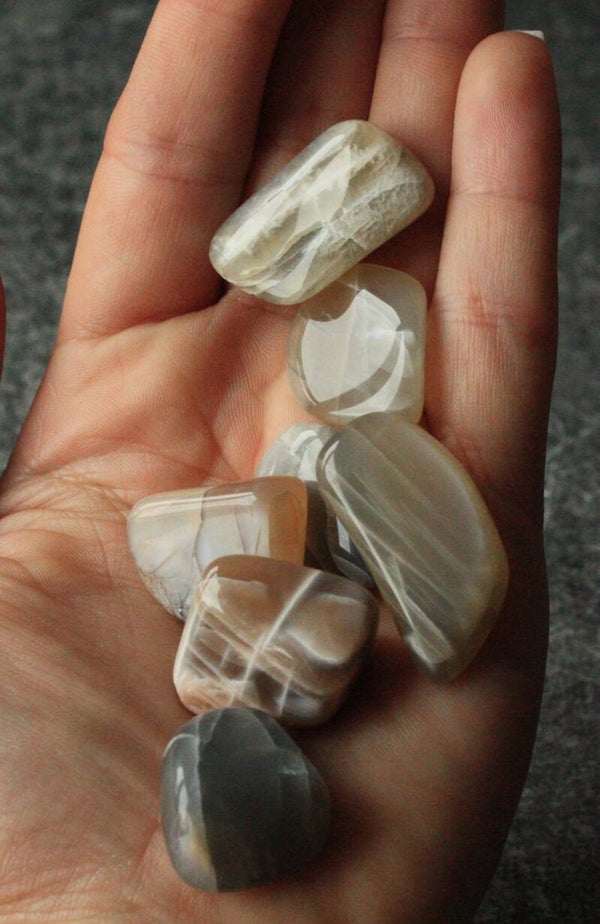 Maansteen trommelsteen