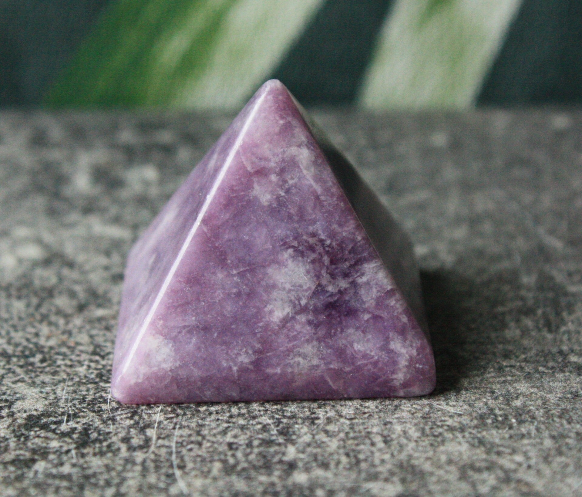 Lepidoliet piramide 01