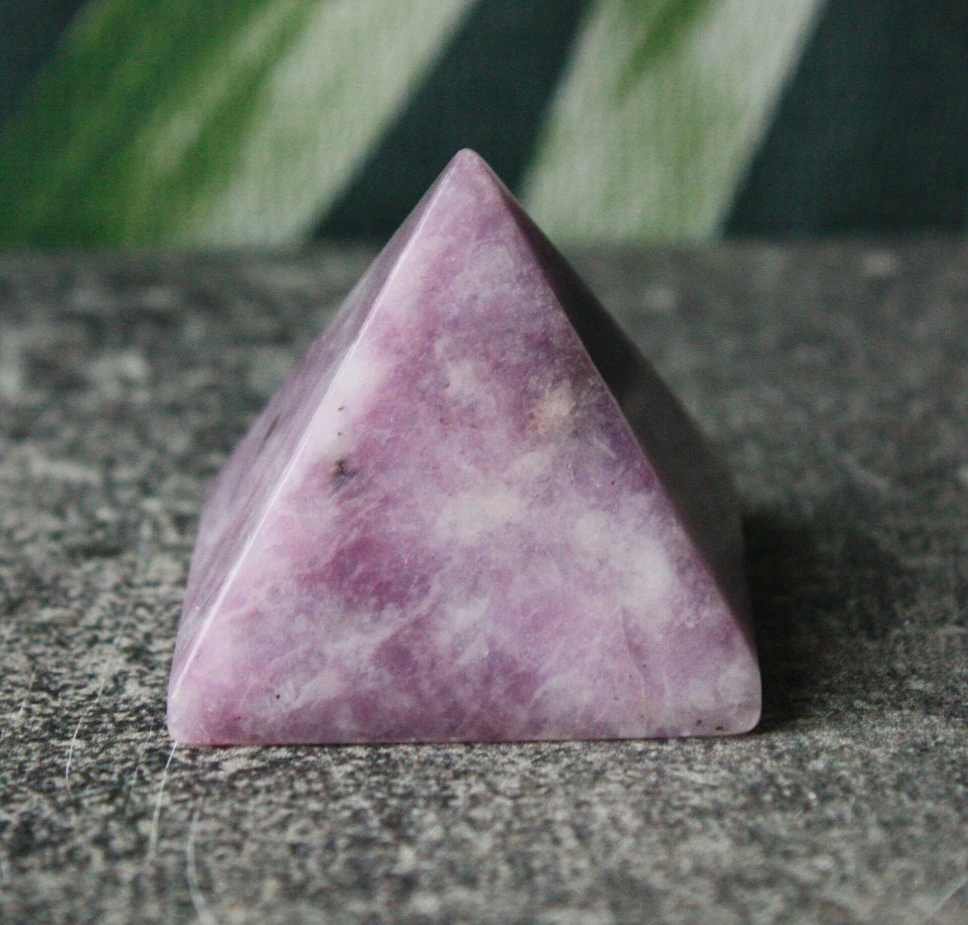 Lepidoliet piramide 02