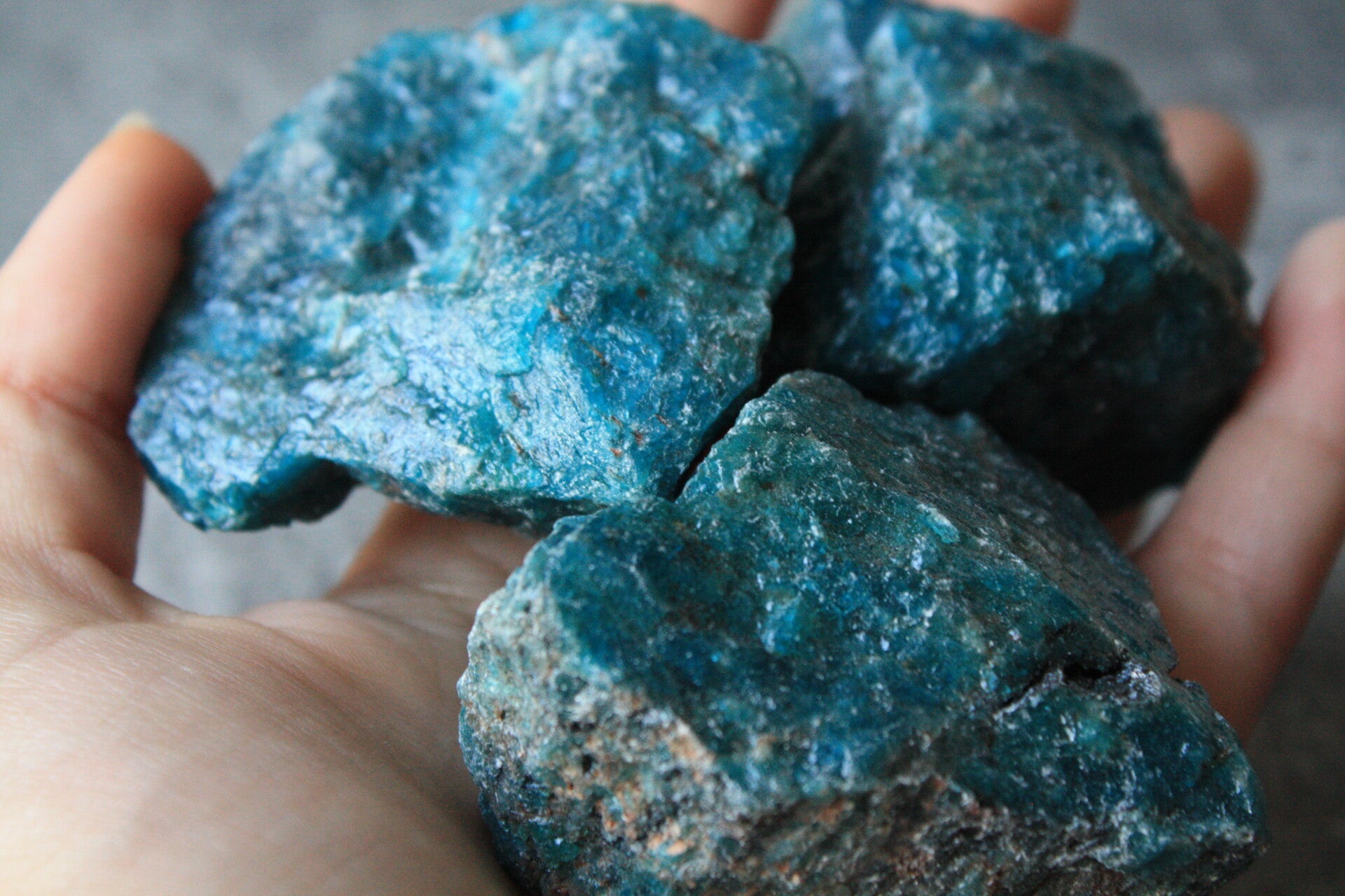 Blauwe apatiet ruw stuk