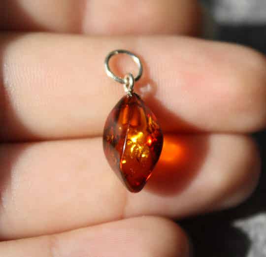 Barnsteen hangertje 01