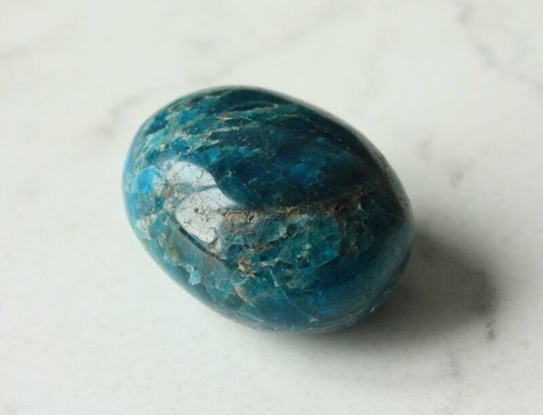 Blauwe apatiet handsteen 01