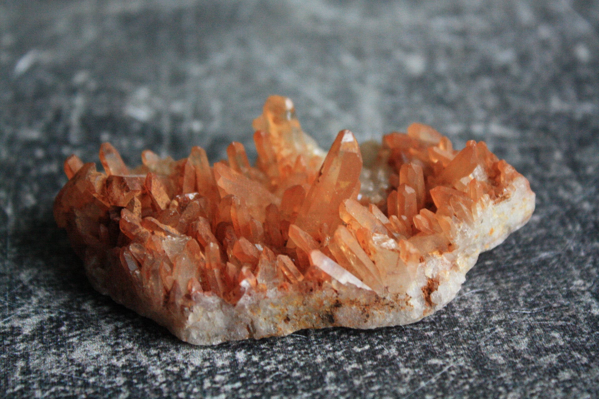 Tangerine kwarts cluster 03