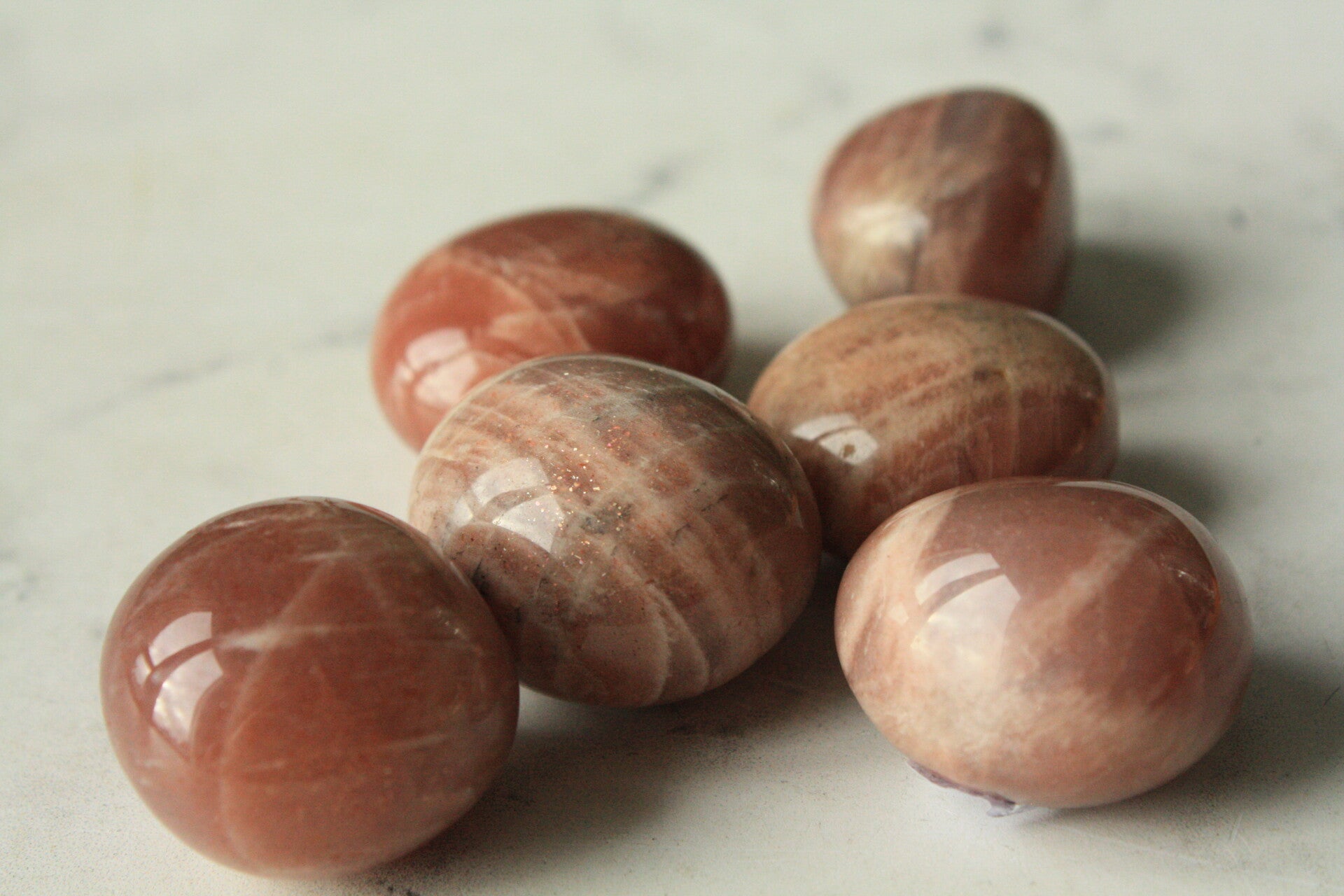 Maansteen / zonnesteen trommelsteen