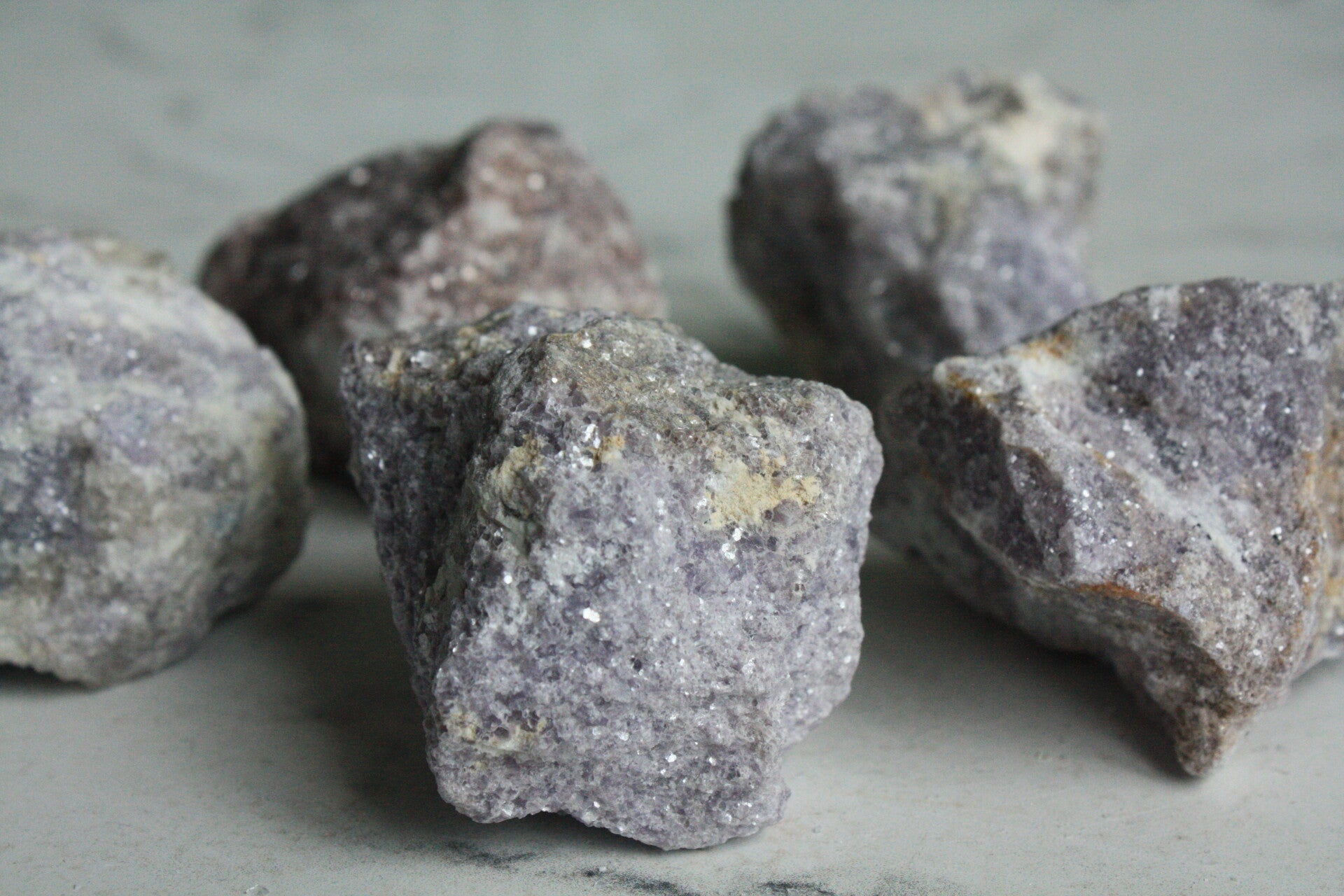 Ruw stukje lepidoliet