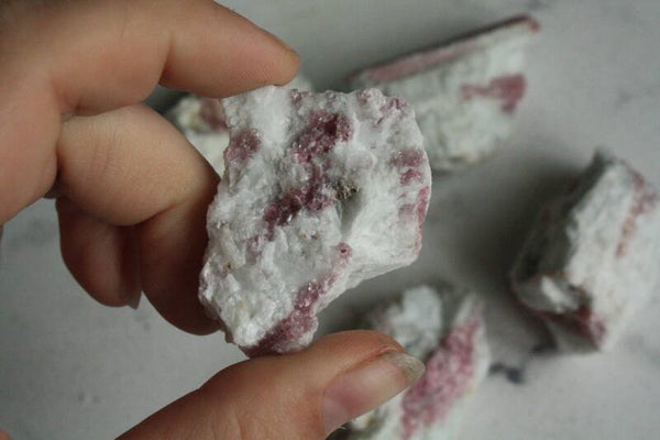 Roze toermalijn ruw (S)