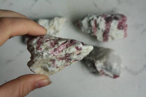 Roze toermalijn ruw (M)