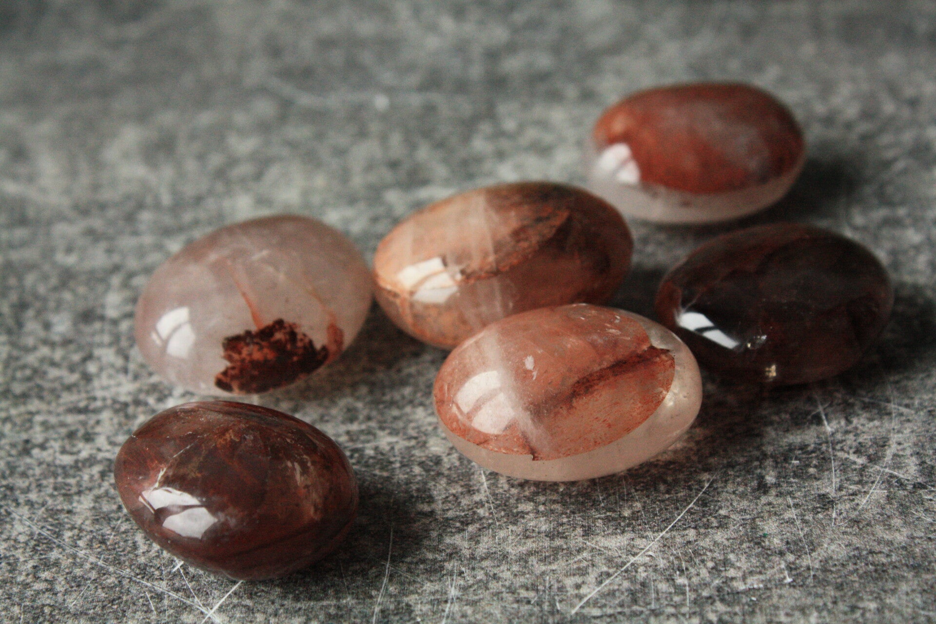 Red healer trommelsteen