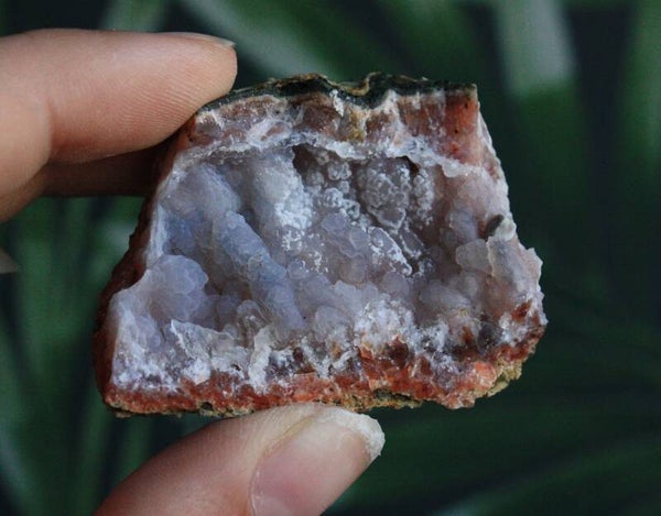 Roze chalcedoon geode 23 (L9)
