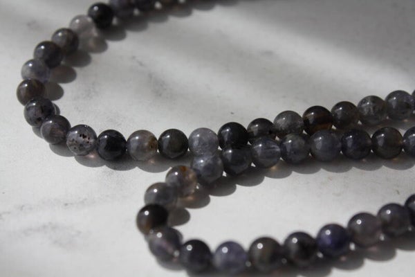 Ioliet / Watersaffier kralen ketting 6 mm