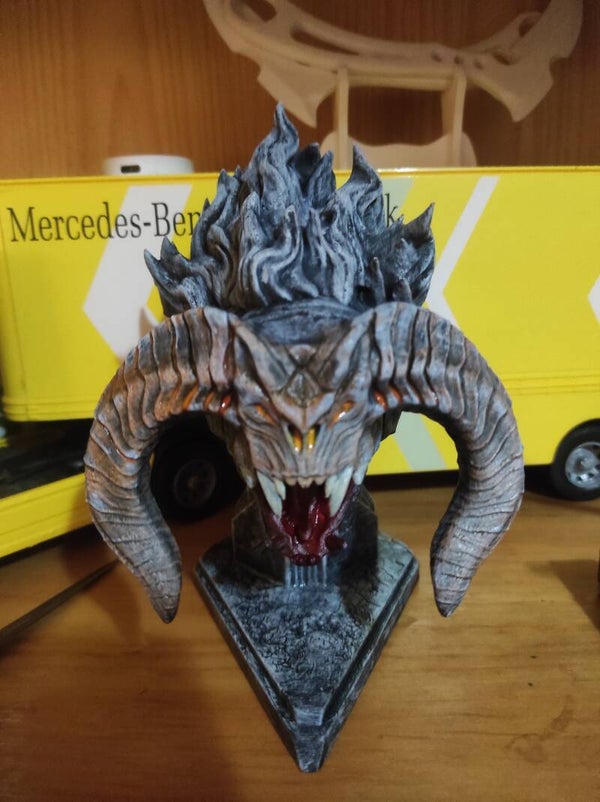 Busto del dragon balrog del señor de los anillos