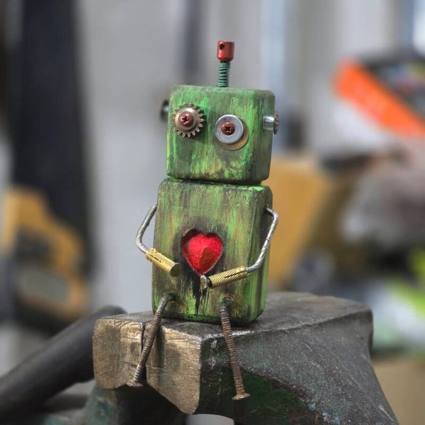 Figura robot artesanal