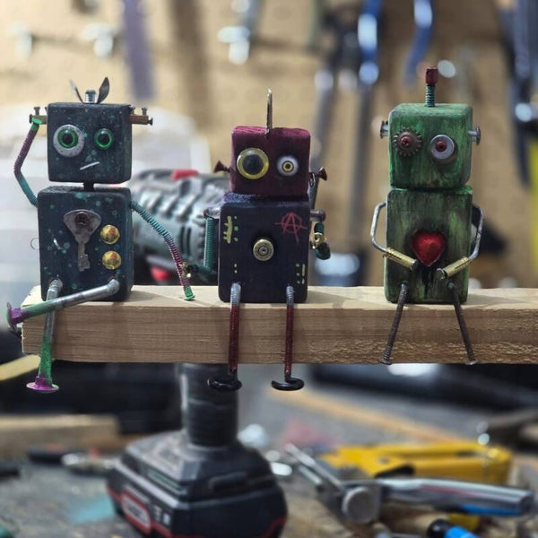 Figura robot artesanal