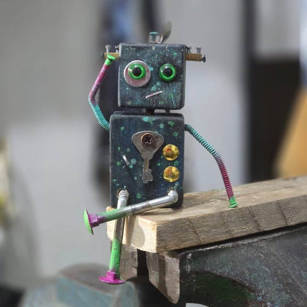 Figura robot artesanal