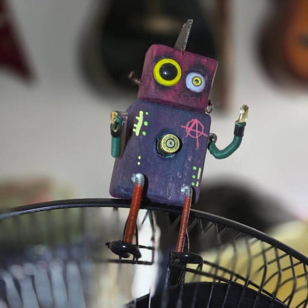 Figura robot artesanal