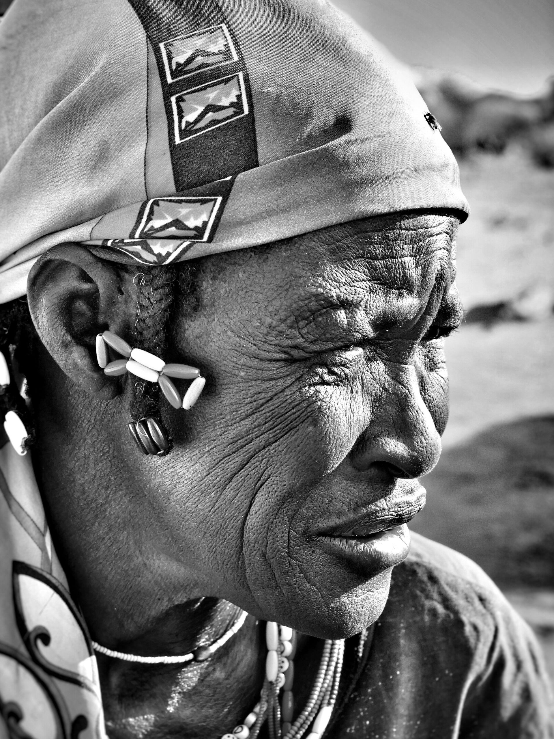 Himba oude vrouw op acrylglas