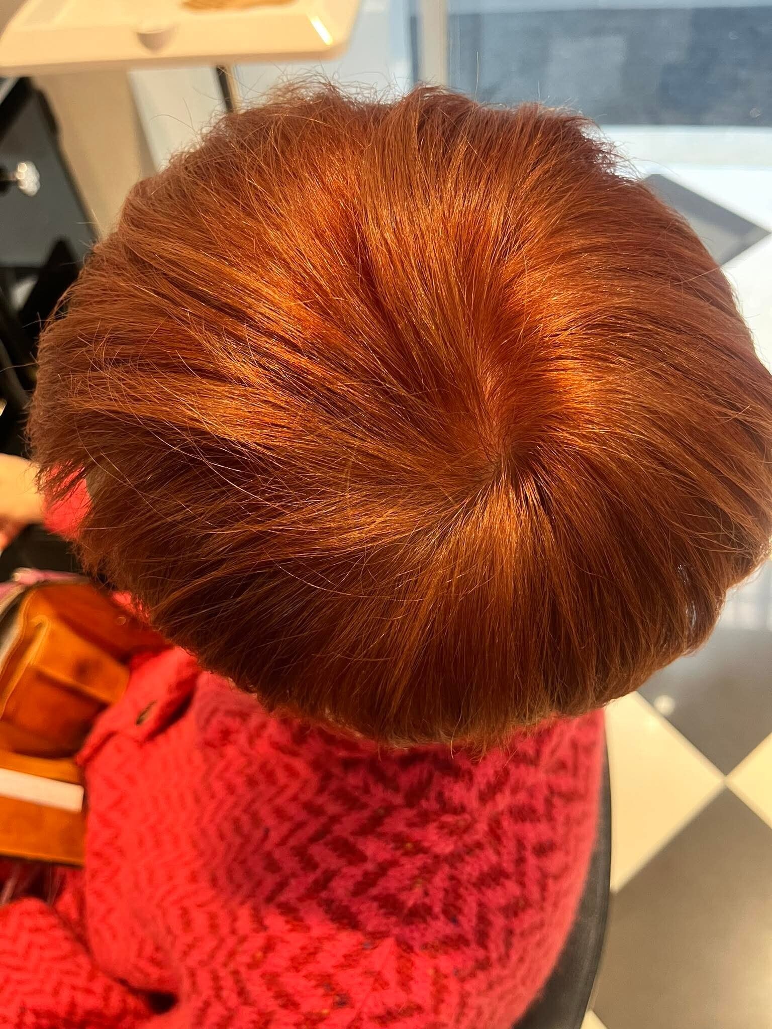 Biondo perfetto da balayage finissime e lucidissimo su Taglio moda a Genova Centro