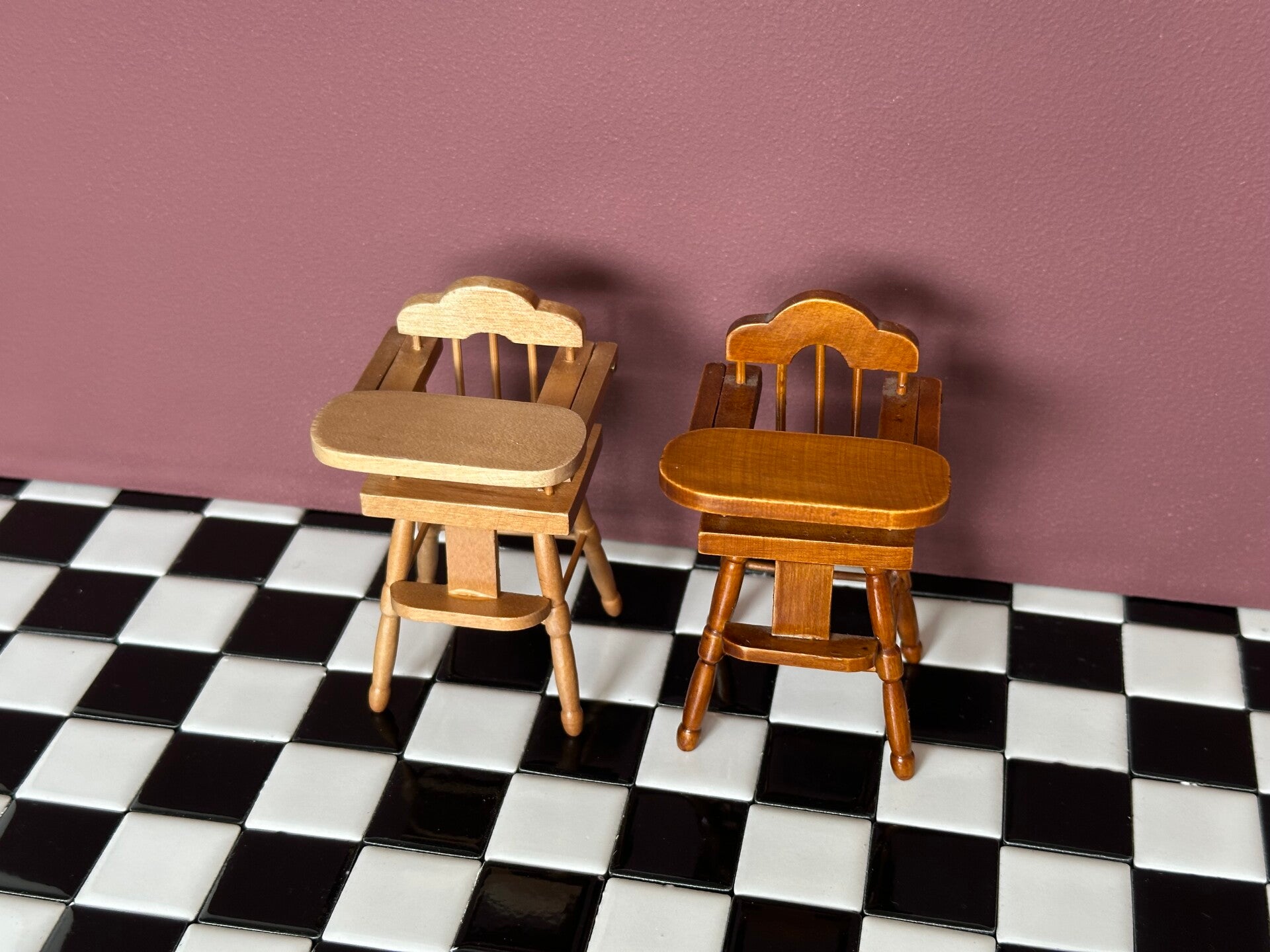Kinderstoel (Licht en donker hout)