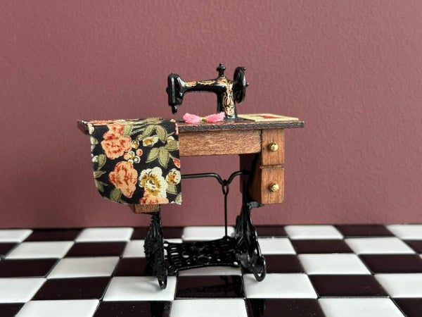 Trapnaaimachine met decoratie (vastgelijmd)