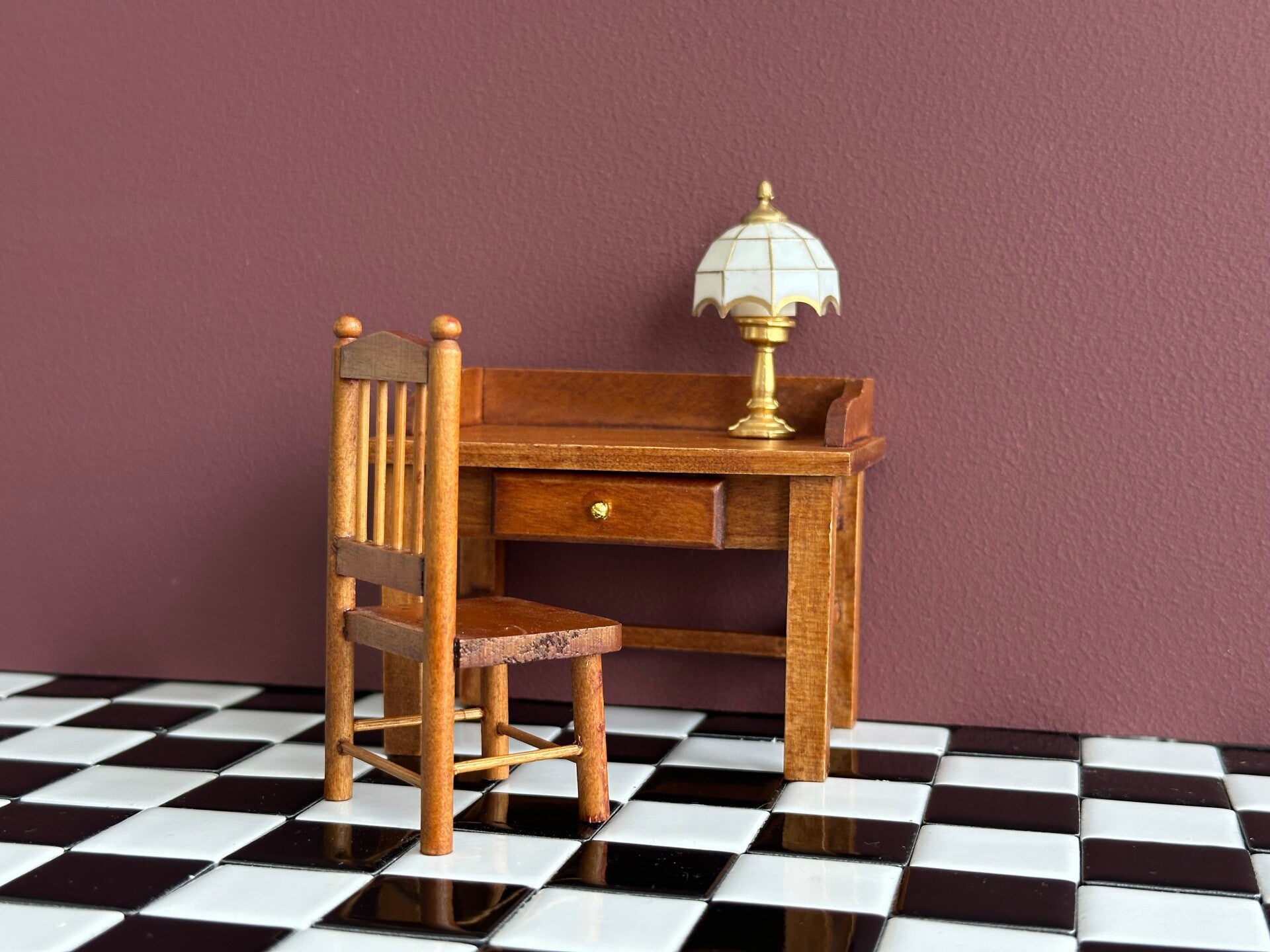 Houten bureau met bijpassende stoel
