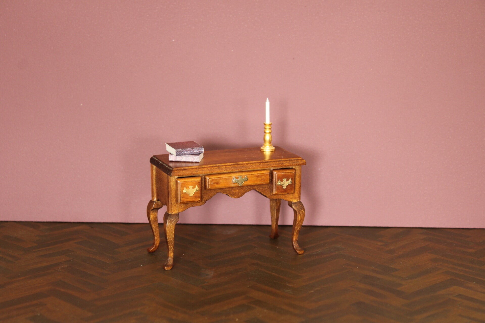 Houten kaptafel of bureau in Queen Anne-stijl