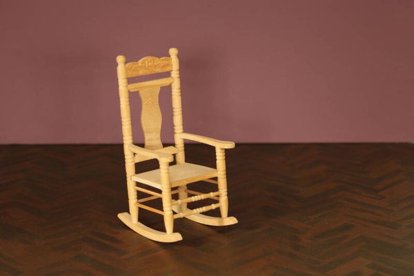 Schommelstoel blank hout met mooie details