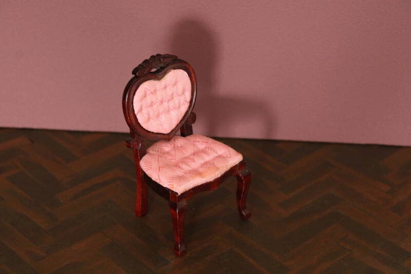 Stoeltje met hartvormige rugleuning roze