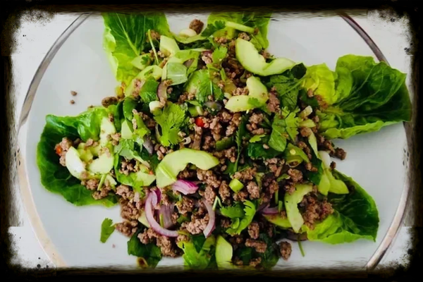 Laab Nuea mit Rind ( leicht scharf )