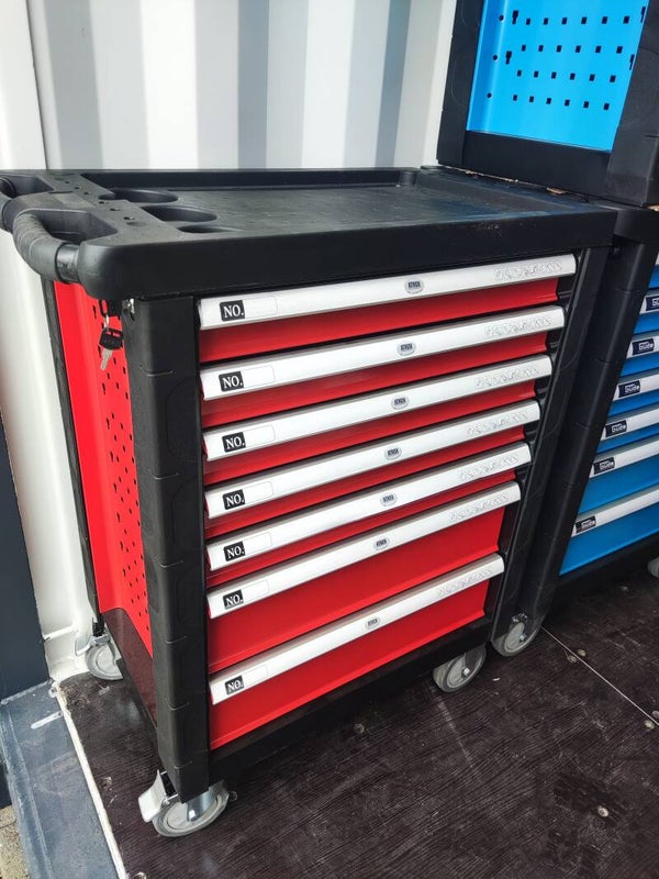 Gereedswagen Altrox gevuld 391-delig