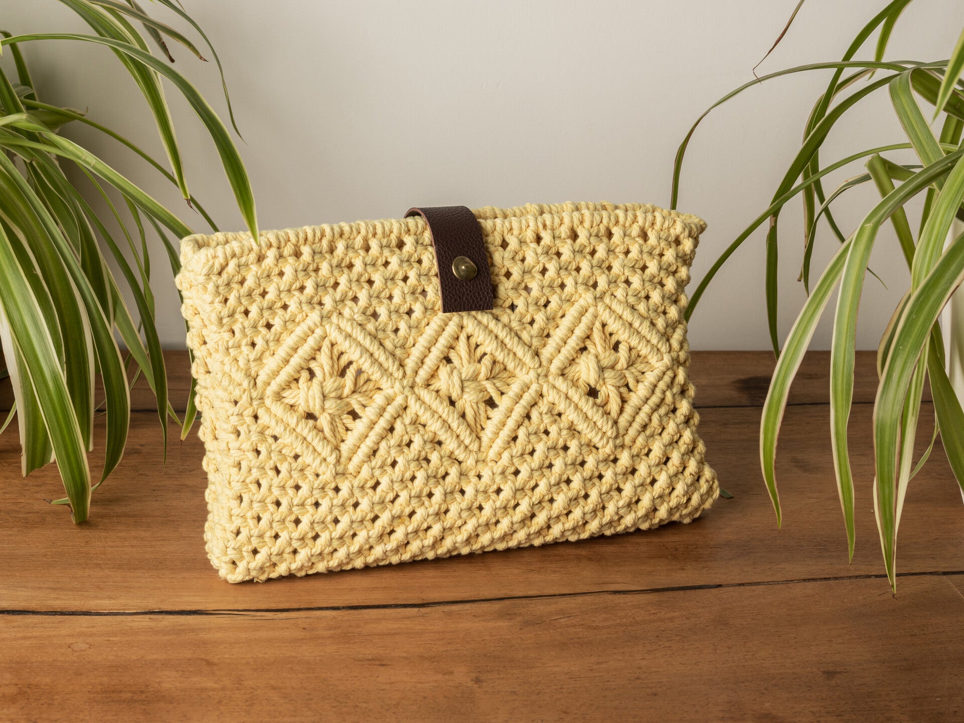 Pochette en macramé