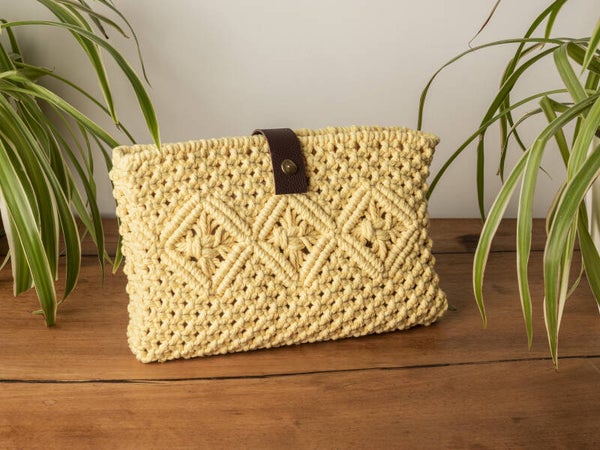 Pochette en macramé