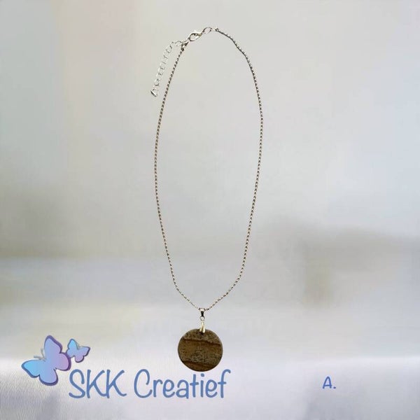 Ketting Sarah van SKK Creatief - Goudkleurige RVS ketting met Pickture Jaspis van SKK Creatief.