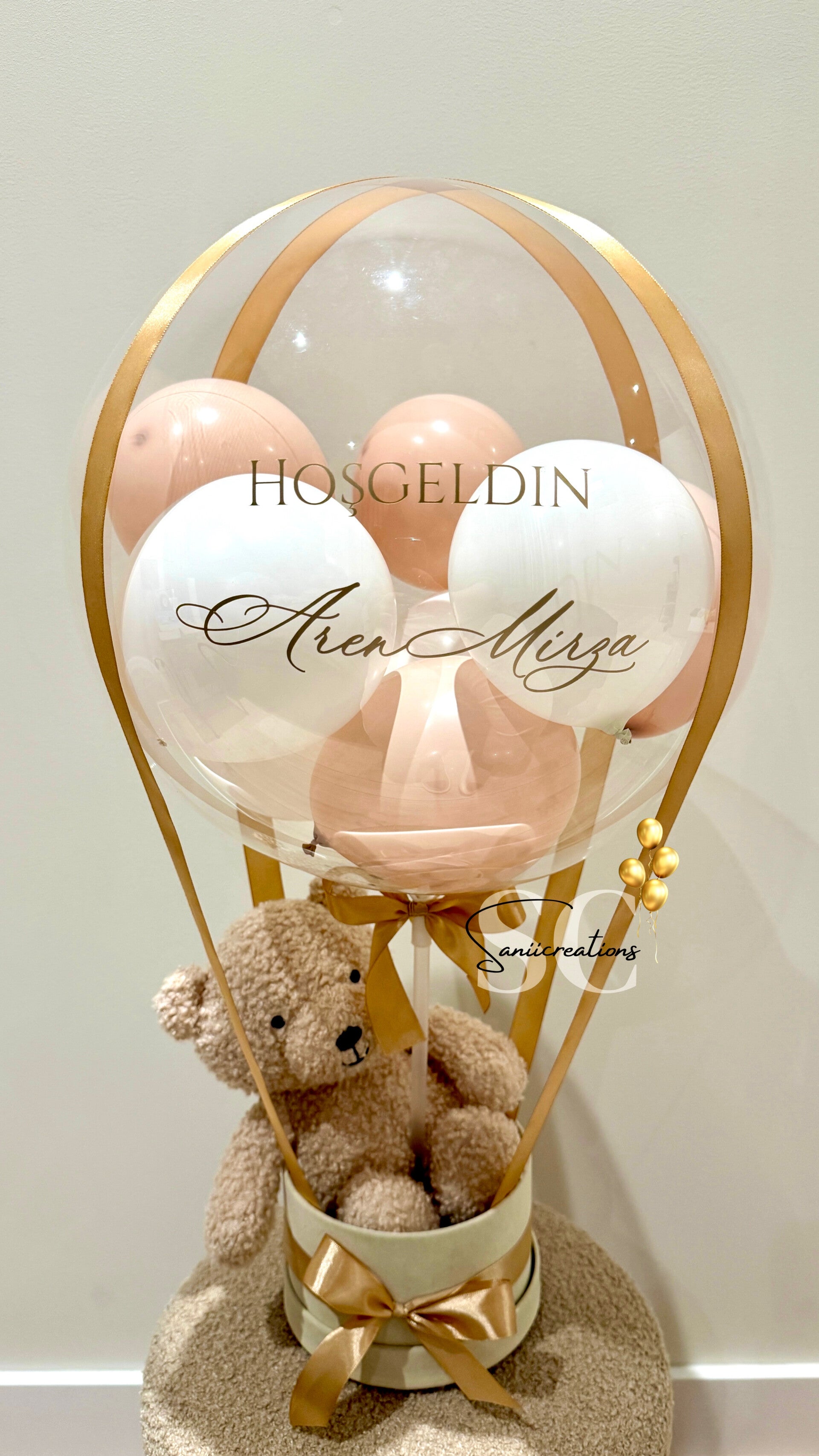 Gepersonaliseerd Babycadeau met Naam | Luxe Hot Air Ballon in Nude-, Witte- Tinten
