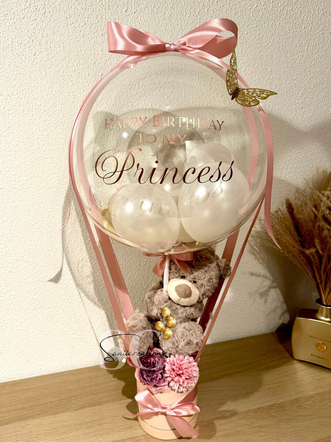 Luxe Verjaardagsballon met Knuffel & Bloemen – Gepersonaliseerd Cadeau voor Haar