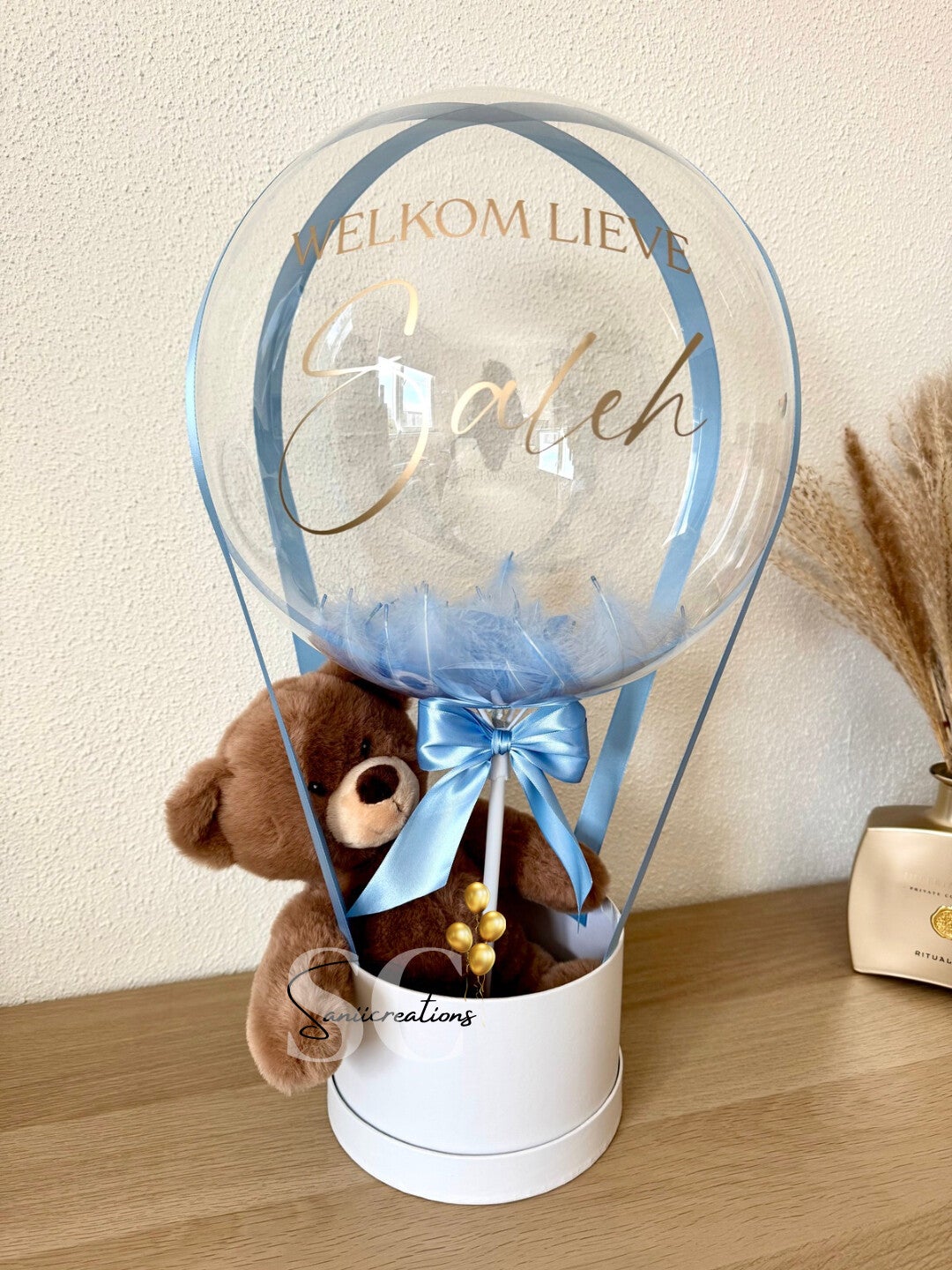 Gepersonaliseerde Luchtballon Cadeaubox met Knuffelbeer – Origineel Geboorte-, Babyshower- & Kraamcadeau