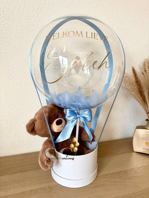 Gepersonaliseerde Luchtballon Cadeaubox met Knuffelbeer – Origineel Geboorte-, Babyshower- & Kraamcadeau