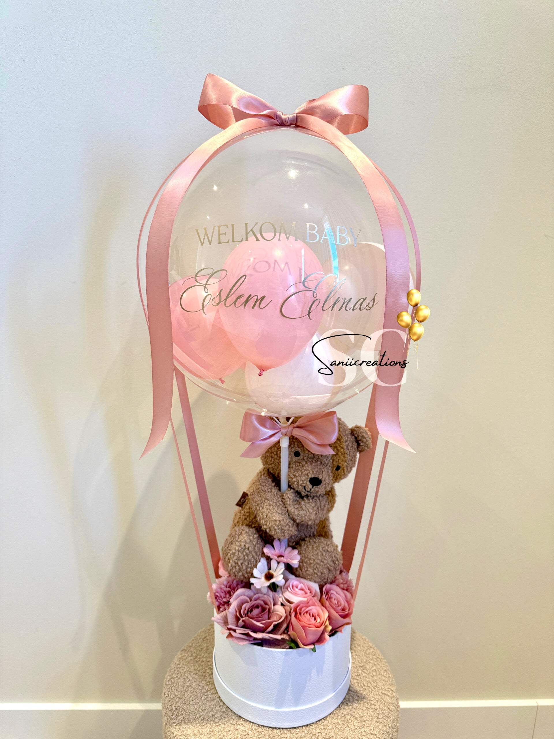 Gepersonaliseerde Hot Air Ballon met Naam, Ballonnen, Jollein Knuffel en Rozen | Luxe Kraamcadeau Meis